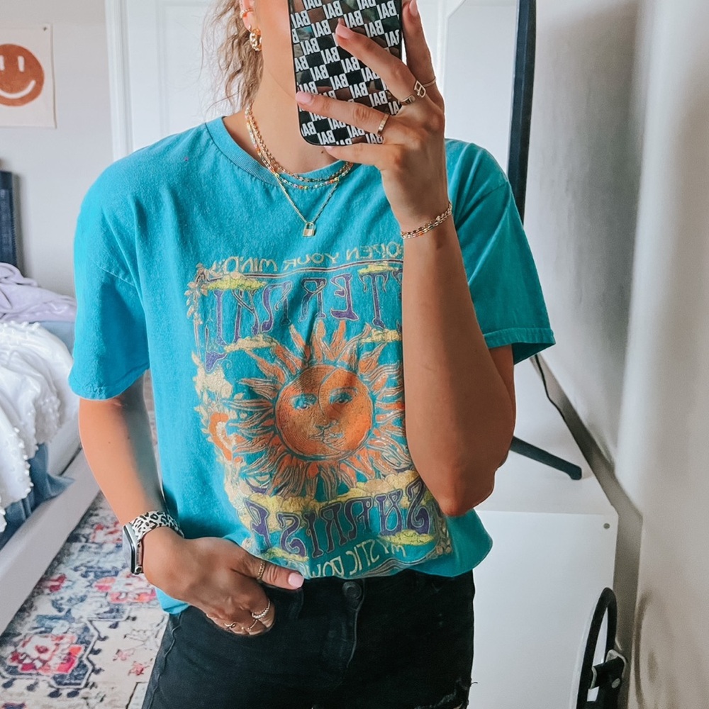 URBAN OUTFITTERS TEE